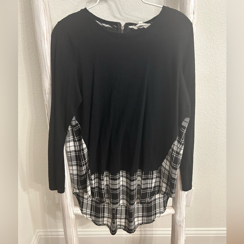 Two by Vince Camuto Black and White Plaid Blouse